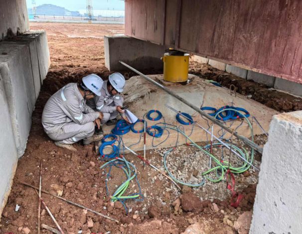 On-site large-plate load testing setup